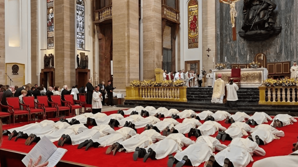 A Chinese Confucian expert is among the 29 new priests of Opus Dei in ...